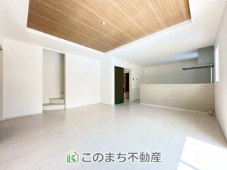 【居間・リビング】 | Erde小山市若木町6期　2号棟 | 時間のゆとりと空間、暖かな陽光がもたらす光と風を独占してください。新しい暮らしが始まります。
