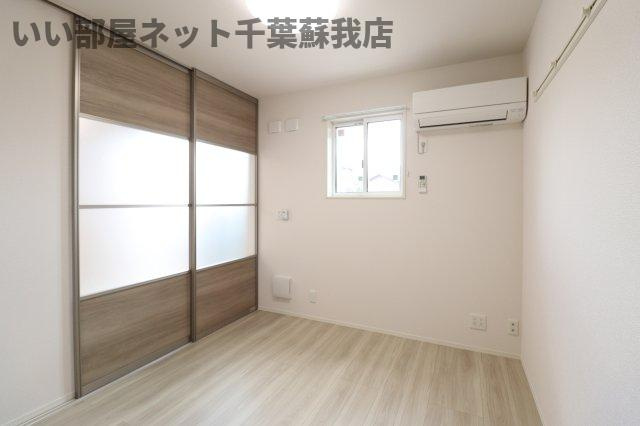 フォレストウッド　B棟の洋室|落ち着いた色調の洋室です