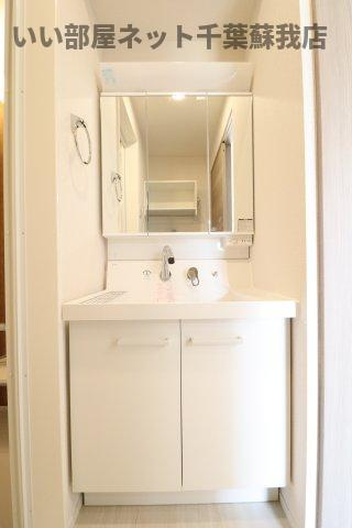 フォレストウッド　B棟の洗面所|朝の準備に活躍する、洗髪洗面化粧台！