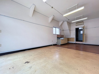 【居間・リビング】 | 朝日東光台住居付テナント