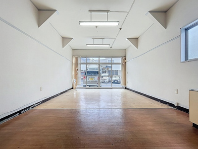 【居間・リビング】 | 朝日東光台住居付テナント