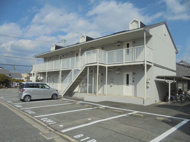 姫路市飾磨区阿成のハイツの外観