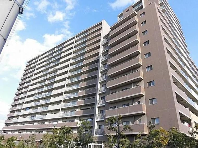 エステムコート香里園の外観|新しい生活にいかがでしょうか？外観はお住まいの顔になります。こだわりたいポイントですね。水回りリフォームやリノベーションも承ってます。
■現地見学・資金計画相談・住宅ローン相談もお問合せ受付中■
