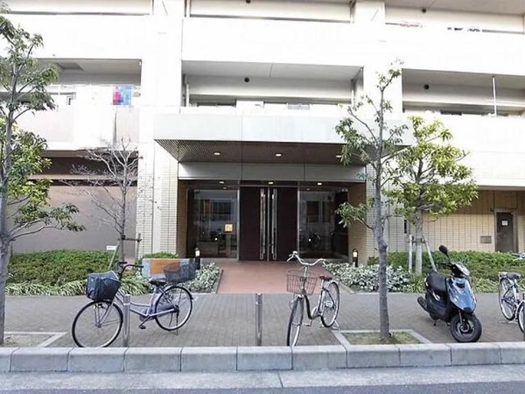 エステムコート香里園のエントランス|■物件内覧・資金計画相談・住宅ローン相談、リフォーム相談、お問合せ受付中■
※当日・翌日のご内覧、ご相談はお電話でのお問合せがスムーズです！