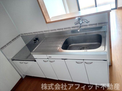 【キッチン】 | サン・オーレ奈良津 | 吊戸棚付き