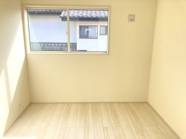 リーブルガーデンS富岡富岡第13　3号棟の洋室|２階洋室1です