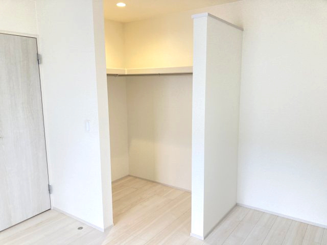 リーブルガーデンS富岡富岡第13　3号棟の収納|２階洋室2：収納ウオークインクローゼットです