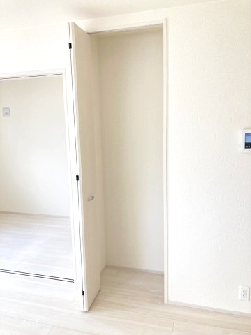 リーブルガーデンS富岡富岡第13　3号棟の収納|リビングにも収納があります♪