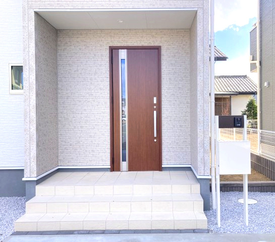 リーブルガーデンS富岡富岡第13　3号棟の玄関|きれいな玄関です