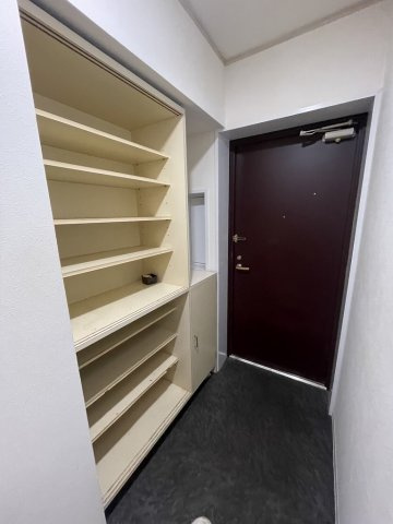 チサンマンションカルム信濃町の玄関