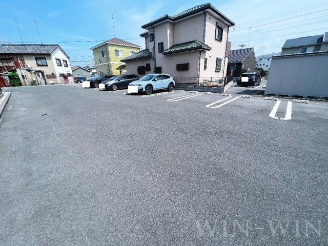 アベニール・Tの駐車場