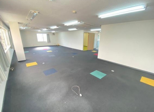 大津市大江２丁目の事務所の駐車場