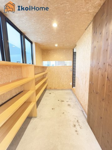 神戸市玉津町西河原　中古戸建の収納|【ホームページに現地動画掲載中】●年中無休：当日予約可●大容量の収納完備！広々とした玄関土間スペース