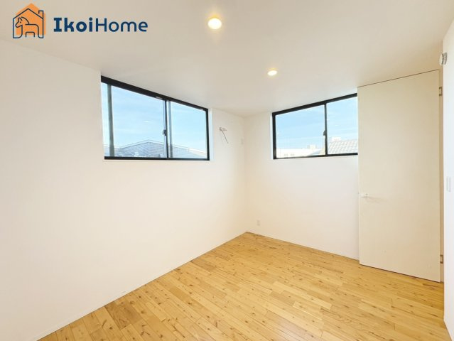 神戸市玉津町西河原　中古戸建の子供部屋|【ホームページに現地動画掲載中】●年中無休：当日予約可●2面室採光で明るい2F洋室です。