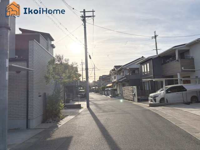 神戸市玉津町西河原　中古戸建の前面道路含む現地写真|【ホームページに現地動画掲載中】●年中無休：当日予約可●前面道路は幅員広々6ｍ、交通量少なく安心！

