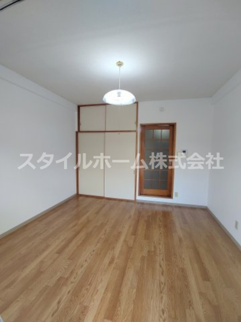 アーバンライフ豊橋の居間・リビング|別部屋写真です。