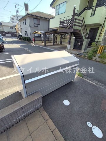 アベニール・Ｔの駐車場