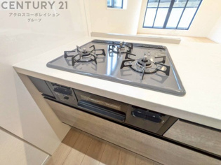 多数の調理器具を同時に使用でき、料理の効率化が可能。省エネで節約になり、様々な料理スタイルに適応できます。また、火力調整が独立しており、手入れや掃除もしやすく、今よりもっとお料理が楽しくなるかも。