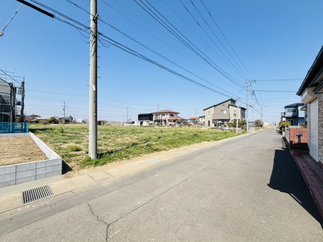 敷地面積65.6坪　売地　川越市萱沼　の前面道路含む現地写真|現地（2023年1月）撮影　東側約4.0ｍ公道