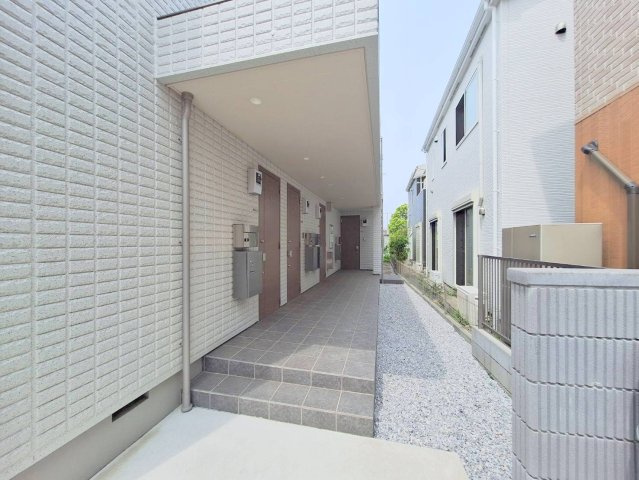 ラルジュ茅ヶ崎のエントランス