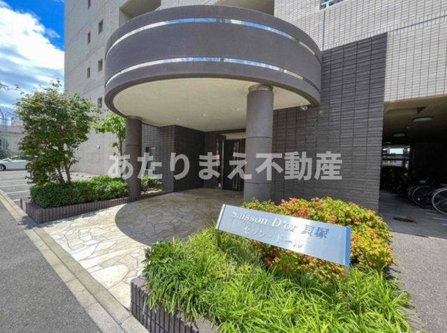 セゾンドール貝塚のエントランス