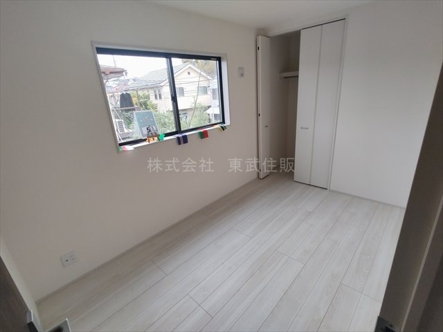 【洋室】 | 富士見市渡戸　全1棟 | 洋室5.0帖南東側、個人の部屋や寝室として使える洋室です