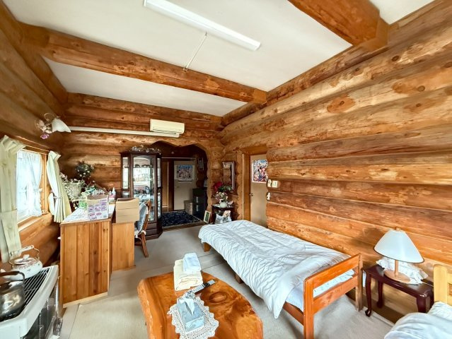 鶴居村【ログハウス】住居付き店舗兼ゲストハウスのその他|1階住居部分