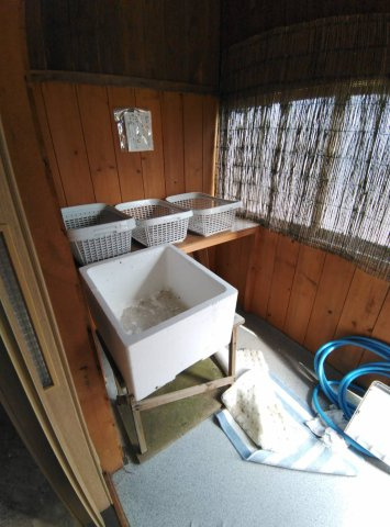 鶴居村【ログハウス】住居付き店舗兼ゲストハウスのその他|外風呂　脱衣所