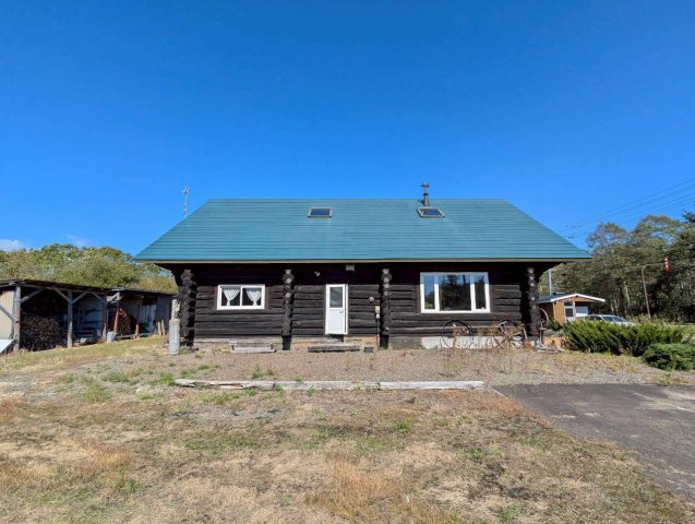 鶴居村【ログハウス】住居付き店舗兼ゲストハウスの外観