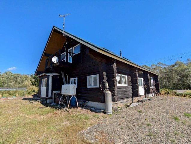 鶴居村【ログハウス】住居付き店舗兼ゲストハウスの外観|まきごや　裏側