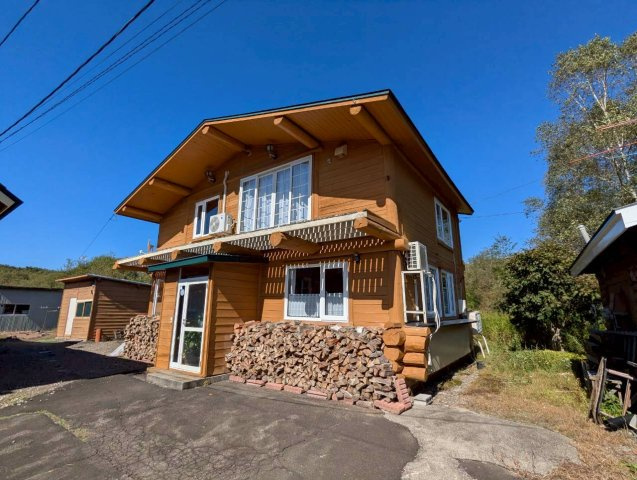 鶴居村【ログハウス】住居付き店舗兼ゲストハウスの外観|住居付き店舗他、こちらの戸建てもセット販売します！