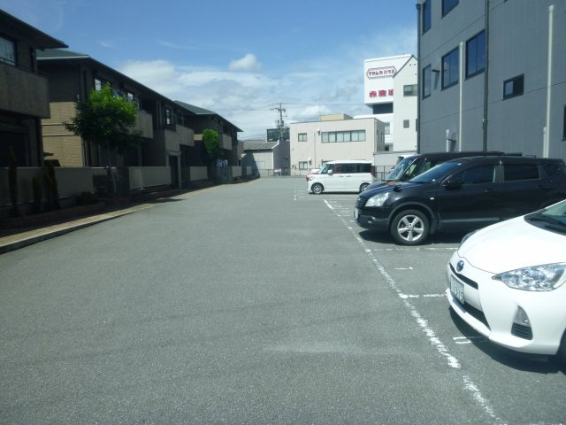 リッツハウスＭ＆Ｒの駐車場