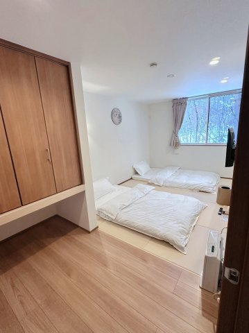 名鉄築浅8BDRシャレー 8BDR ski chalet in Meitetsu built in 2024の洋室
