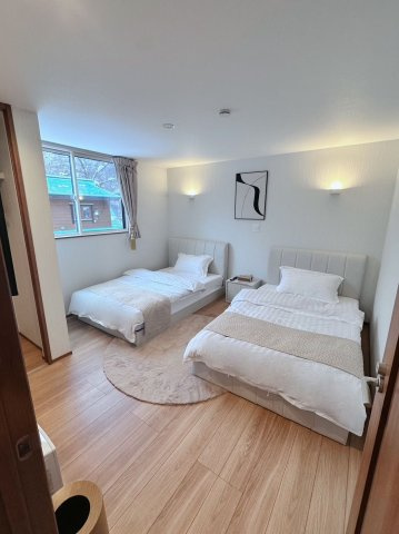 名鉄築浅8BDRシャレー 8BDR ski chalet in Meitetsu built in 2024の洋室