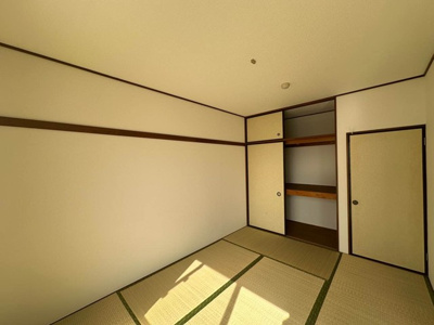 【寝室】 | コーポ白坂台 | 和室6帖☆天袋付き押入れがあります♪寝具をすっきり収納できるので和室は寝室にもオススメ☆