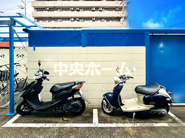 青砥myコーポの駐車場|【バイク置場】最新の空き状況や費用などの詳細は担当スタッフまでお問い合わせください。