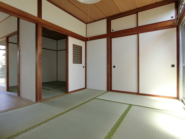 【寝室】 | フラワーハイツ | 畳の落ち着く寝室スペース。