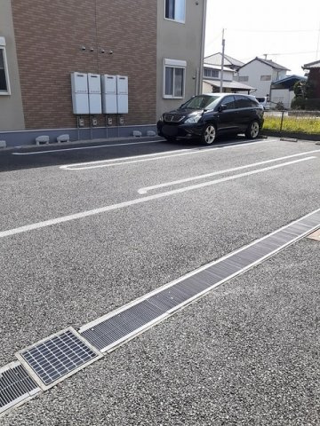グレイシャス髙尾Ｃの駐車場|駐車スペースもあります☆