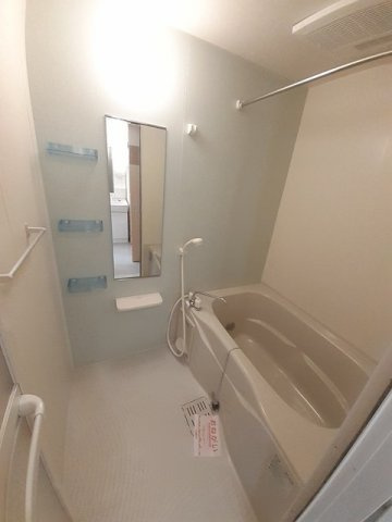 グレイシャス髙尾Ｃの浴室|浴室乾燥機付きのお風呂です♪