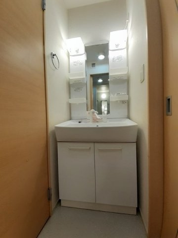 グレイシャス髙尾Ｃの洗面所|広い洗面スペースです★