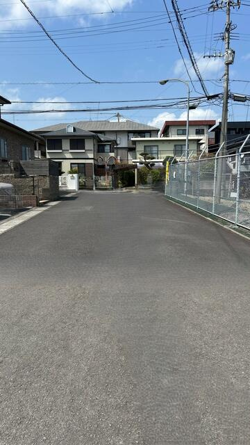 【前面道路含む現地写真】