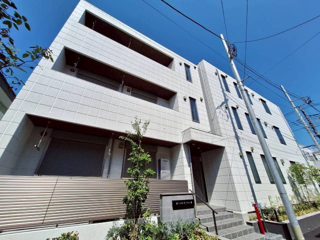 ｌ’ａｍｉ　ｄｅ　Ｌｉｏｎ