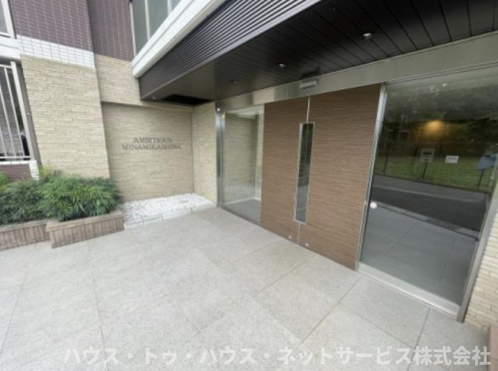 アンビシャス南柏のエントランス
