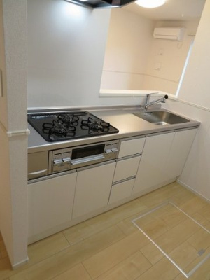 【キッチン】 | ＣＲＥＳＴ／／ＶＩＬＬＡ　Ⅱ | コンパクトなキッチンで掃除もラクラク