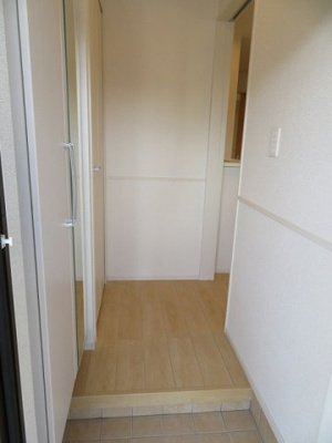 【玄関】 | ＣＲＥＳＴ／／ＶＩＬＬＡ　Ⅱ | 落ち着いた玄関です