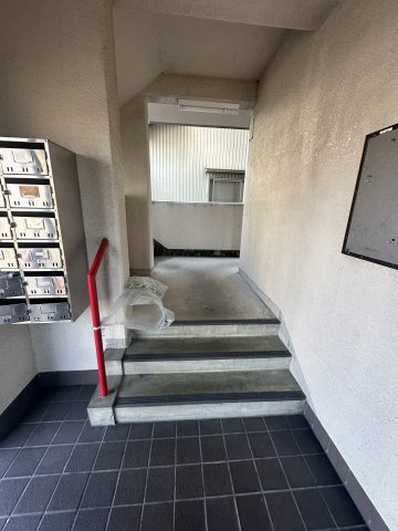 第二サンハイツ川原のロビー