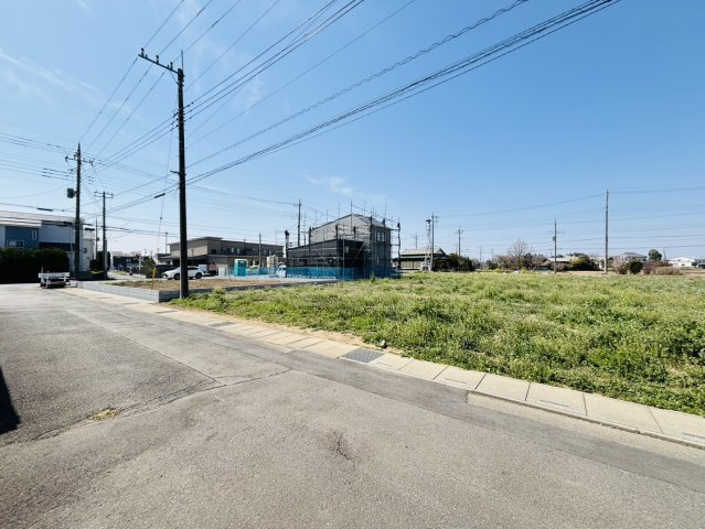 敷地面積87.7坪　売地　川越市萱沼　の前面道路含む現地写真|東側約4.0ｍ公道に接道幅が11ｍ以上！お車の出し入れもラクラクです♪　　　　　　　　　　　外観（2023年1月）撮影　