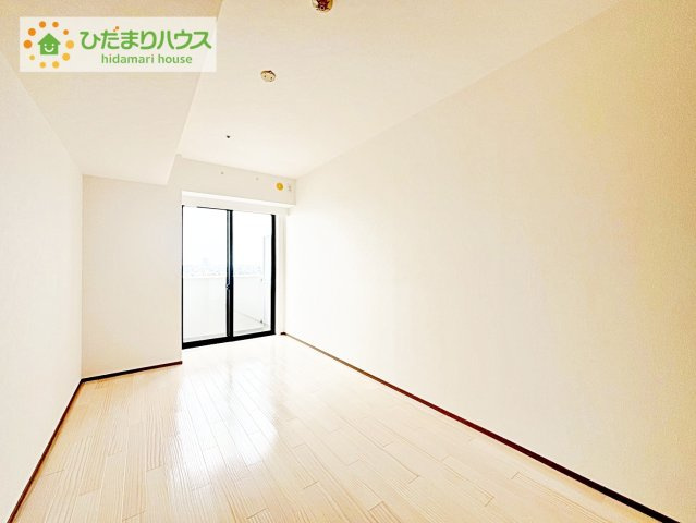 【寝室】 | 三の丸グランキャッスルタワー | ゆとりある7帖の広さが心落ち着く主寝室☆彡小さなお子様のいるご家庭では、家族みんなで寝るスペースとしても広々とご利用いただけます。採光豊かでゆったりと過ごせるプライベート空間です♪