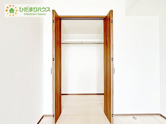 【収納】 | 三の丸グランキャッスルタワー | 大容量のクローゼット！ハンガーパイプ付き。
洋服をかけて収納すれば、見てすぐに取り出せて日々の時短に繋がります♪