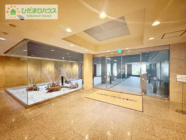 【その他共用部分】 | 三の丸グランキャッスルタワー | お引越しや大きなお荷物の搬入もできる広々としたスペース。また、荷物搬入用のエレベーターが完備されております。